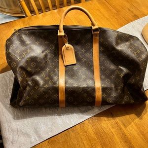 Authentic Louis Vuitton Keepall 55 in great condition.